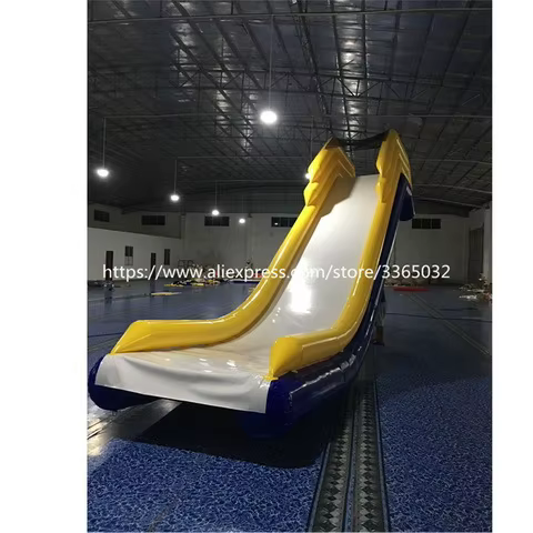 Glissière d'eau flottante gonflable commerciale bon marché, bateau avec piscine
