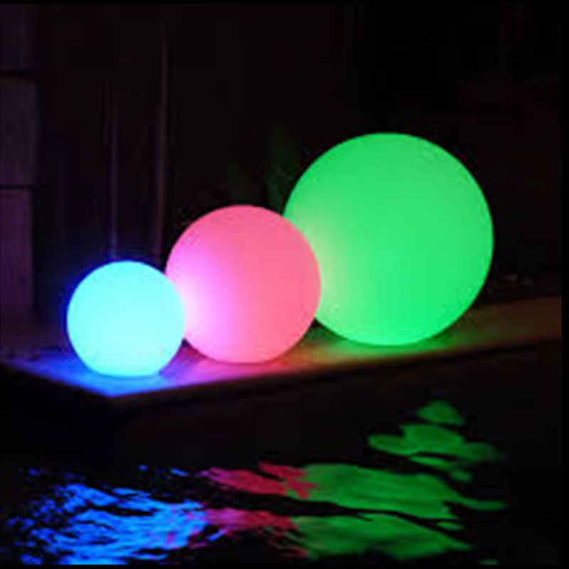 Boule flottante solaire lumière piscine