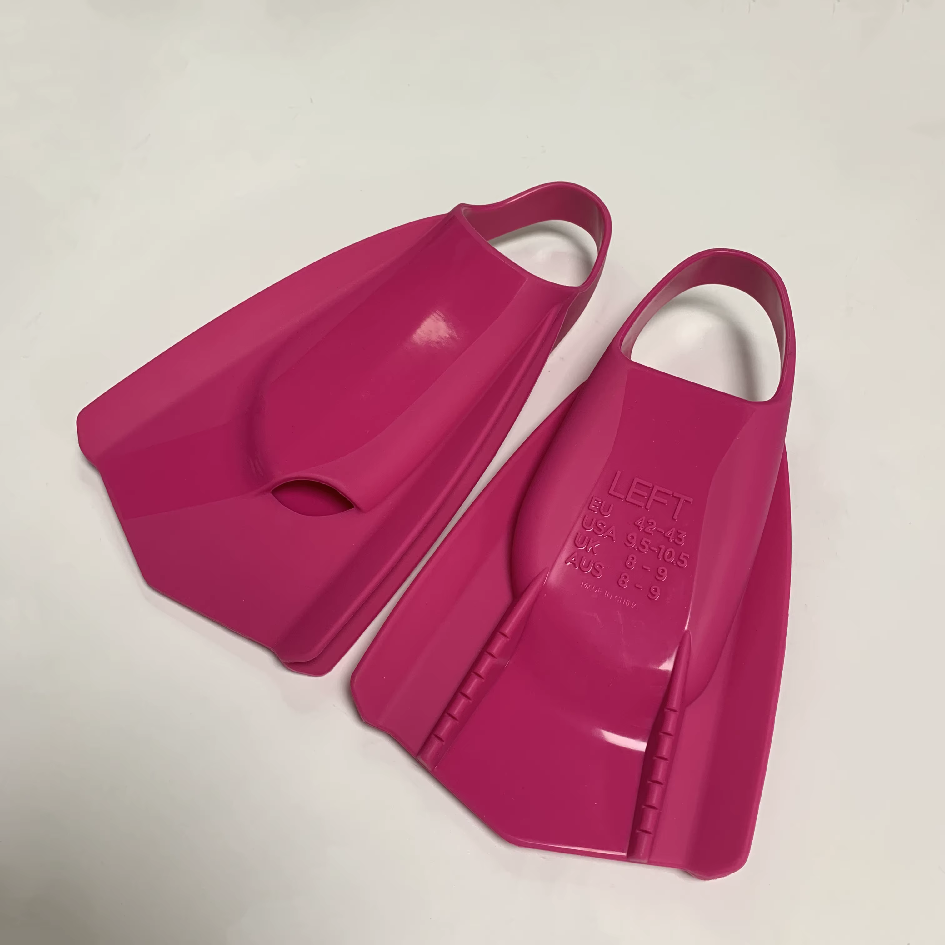 Palmes d'entraînement de natation 2026 en silicone à lame courte, palmes flottantes pour la natation et le snorkeling avec sangle de talon