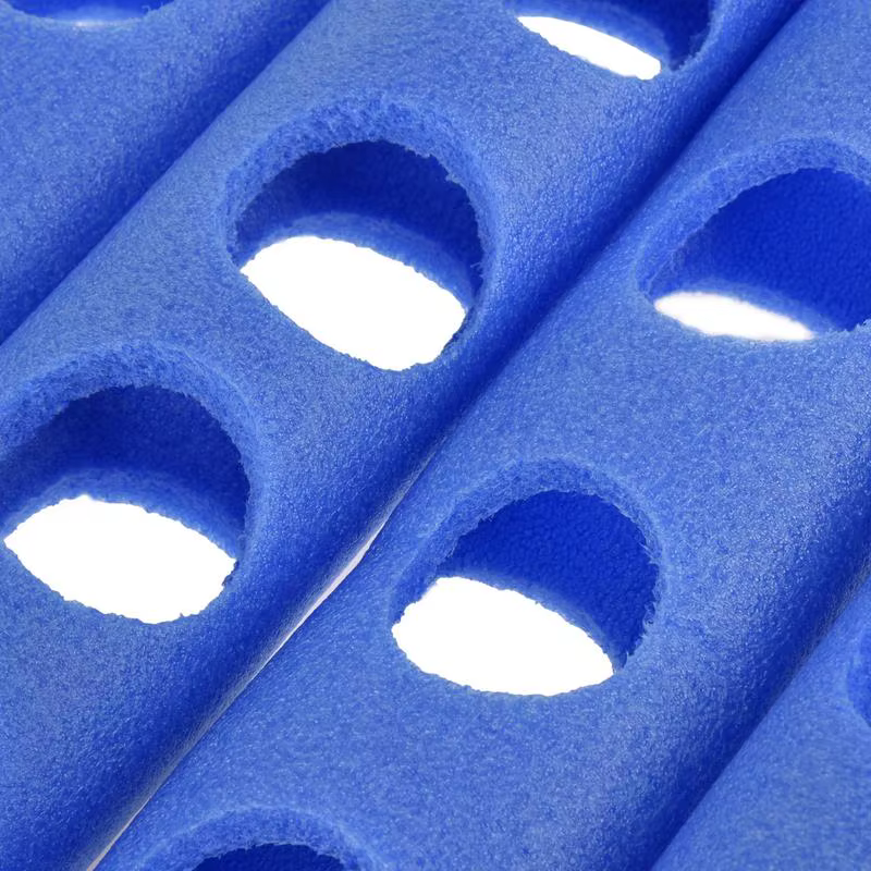 Connecteur flottant pour nouilles de piscine