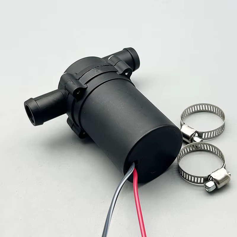 La nouvelle pompe à eau de voiture 12V 18W renforce automatiquement le chauffage de la climatisation et accélère la circulation de l'eau.