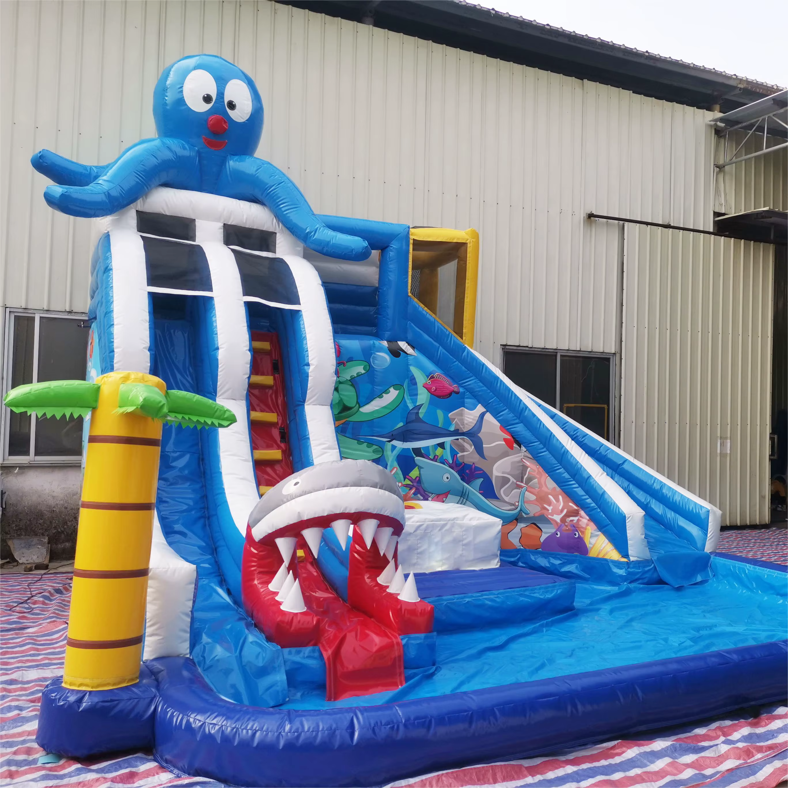 Toboggan aquatique gonflable commercial en forme de pieuvre avec piscine intégrée