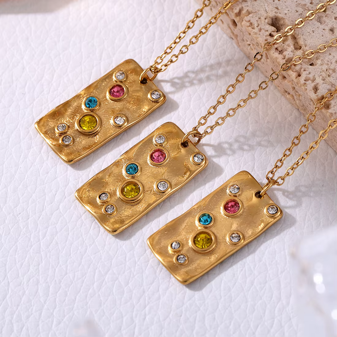 Collier en acier inoxydable pour femme, pendentif carré, breloque incrustée, clavicule étanche, cadeau de bijoux à la mode, luxe