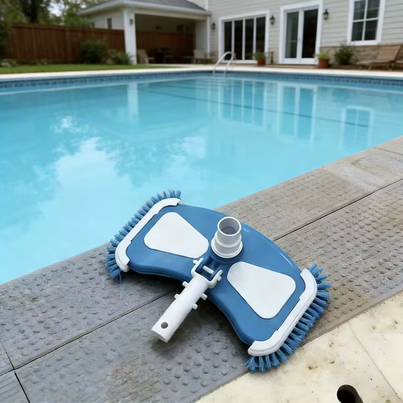 Tête d'aspirateur avec brosses latérales