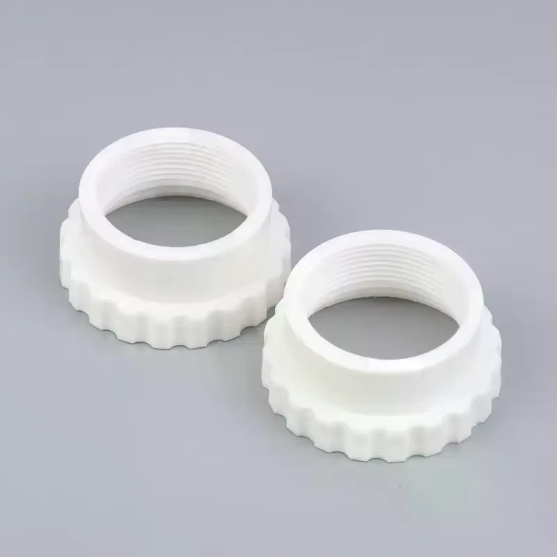 Connexions en plastique pour piscine hors sol