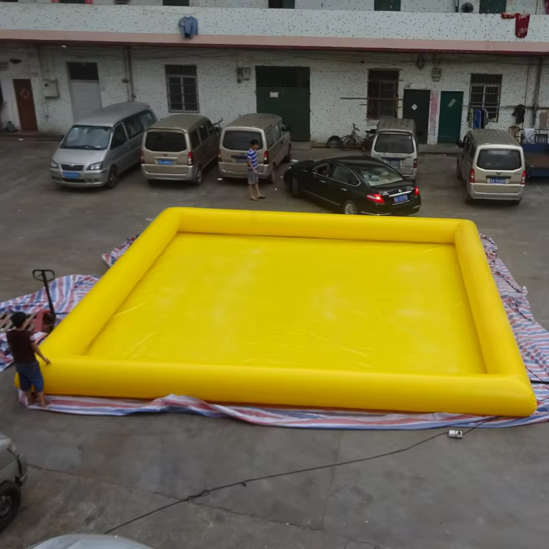 Piscine extérieure au-dessus