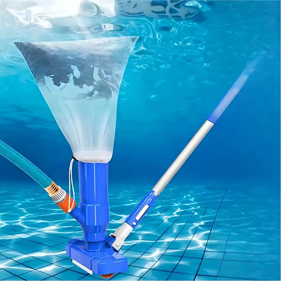 Aspirateur de piscine