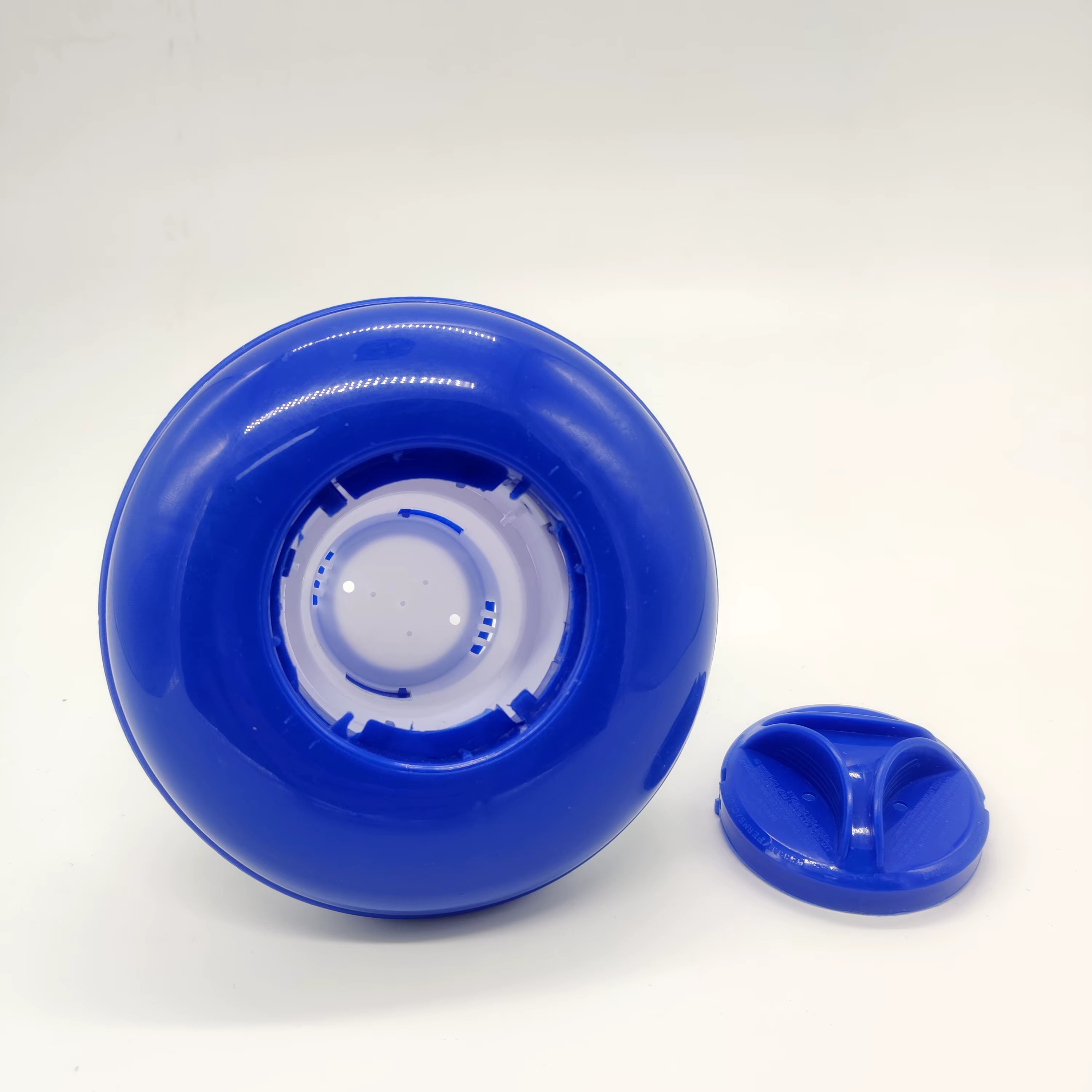 Dispositif de désinfection automatique flottant télescopique pour piscine de 5 pouces