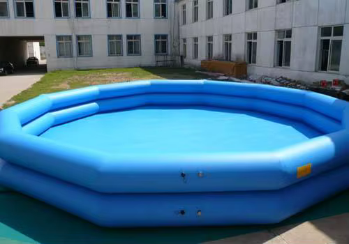 Piscine gonflable familiale extérieure pour jeu d'eau