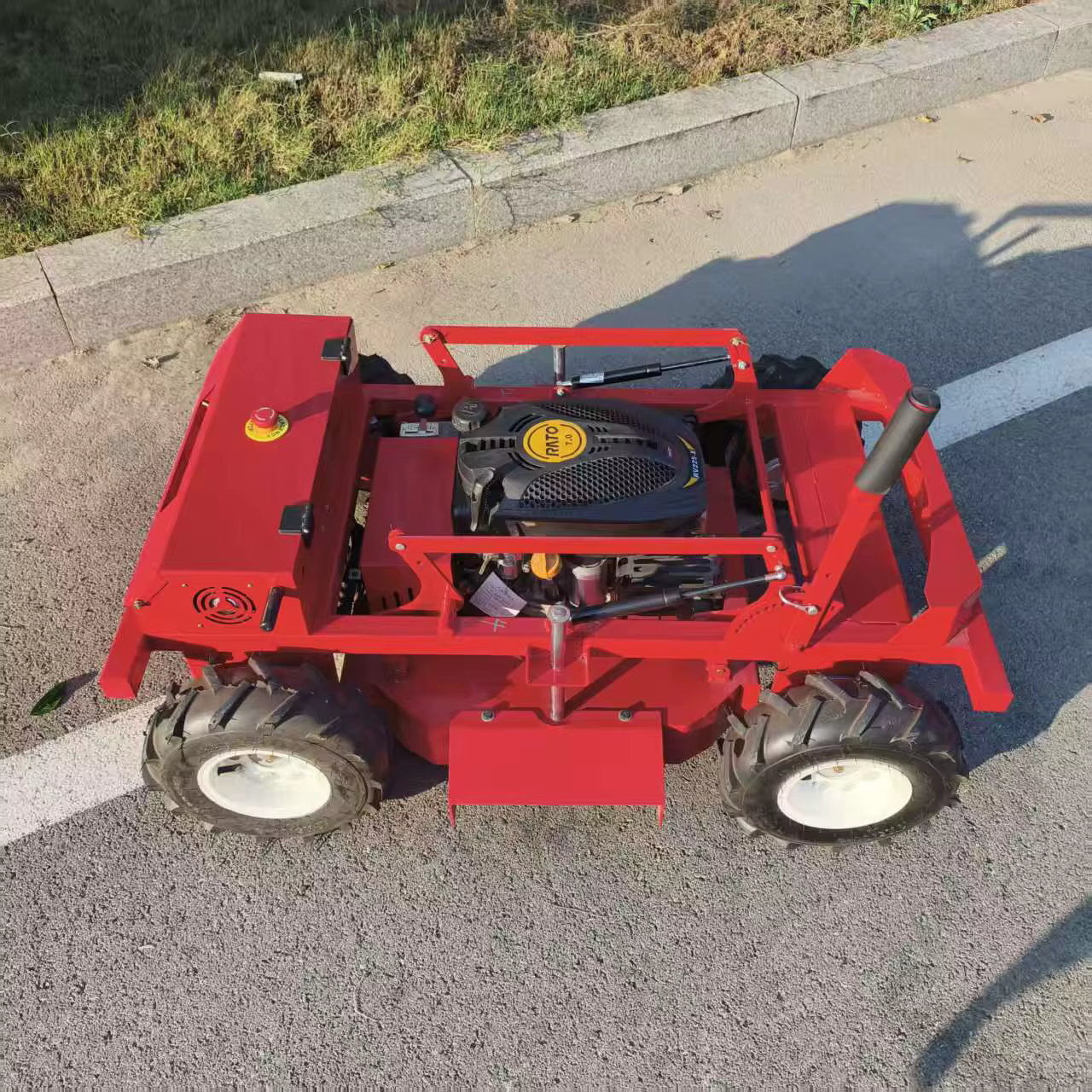 Robot tondeuse à gazon efficace sans fil, anti-accroc, CE/EU5/EPA 1500 ㎡ /h 600MM 5KM/H 45 ° Personnalisation possible, réglage de la hauteur