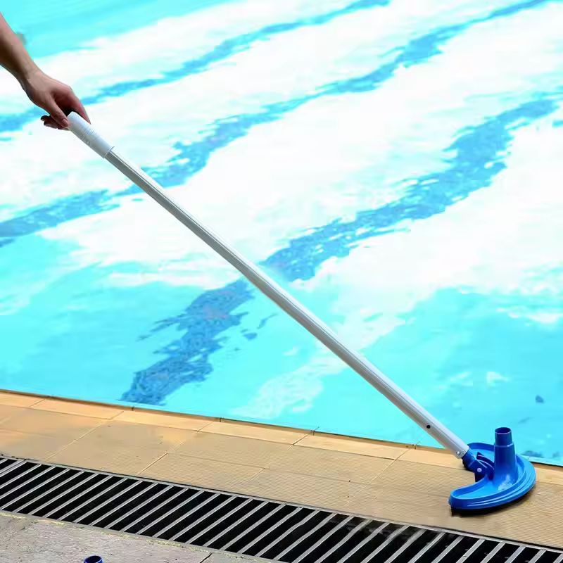 Brosse de piscine au design classique