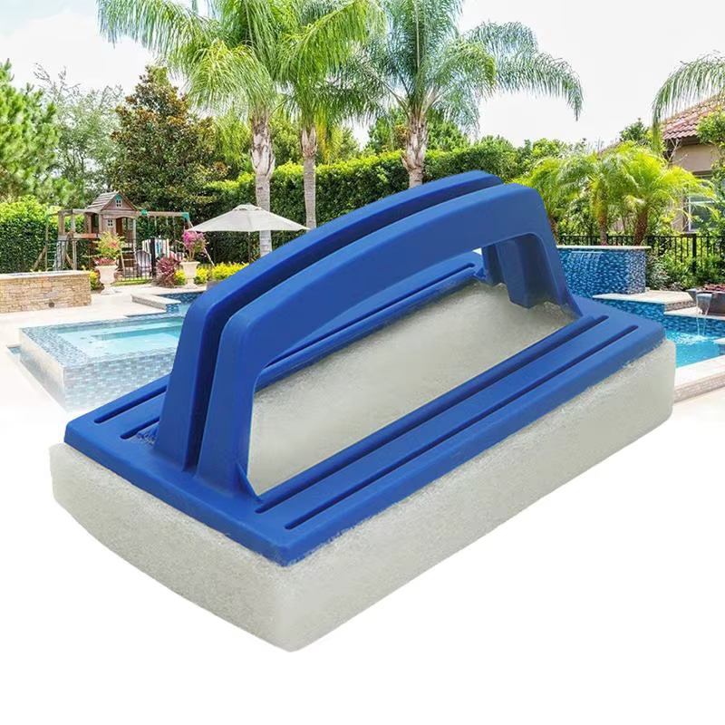 Brosse de nettoyage pour parois de piscine