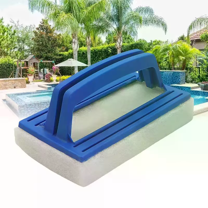 Brosse de nettoyage pour parois de piscine